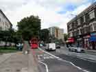 Upper Clapton Road (uscendo dalla stazione verso destra)